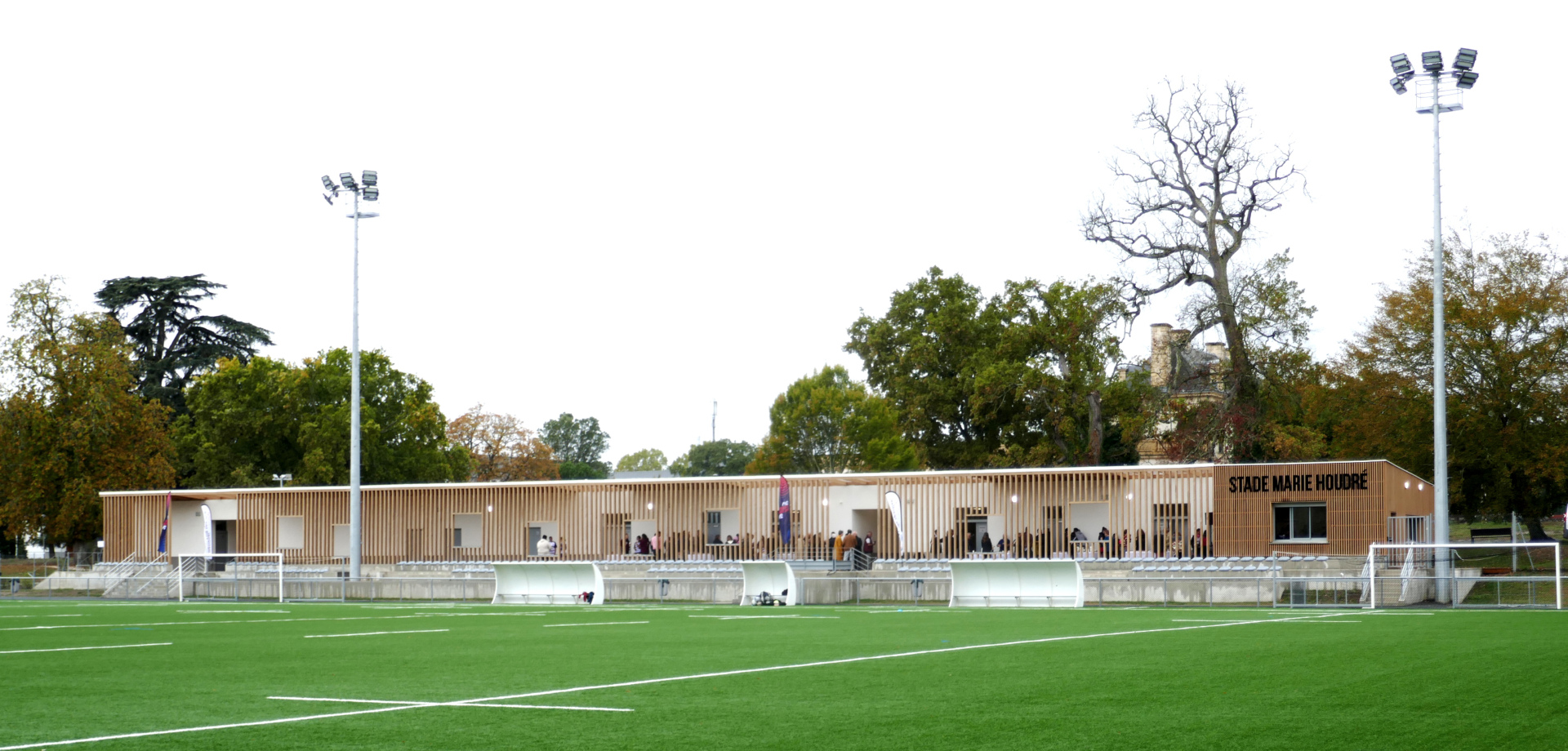Stade Marie Houdré à Mérignac complexe sportif mixte rugby/football